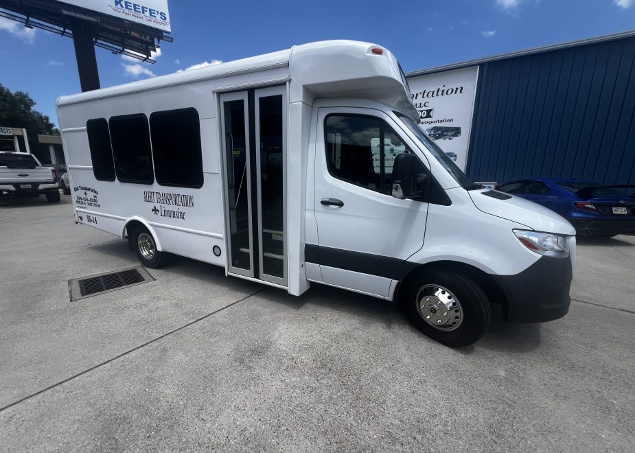 Choosing the Right Vehicle for Your Event: A Guide to Group Transportation